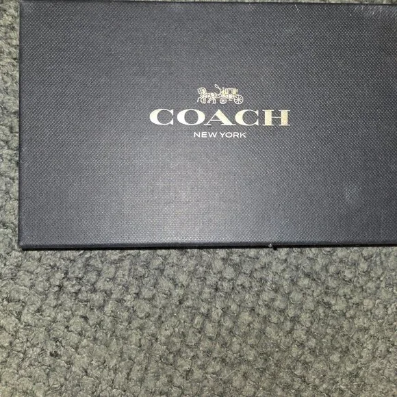 Coach wristlet - Picture 3 of 5